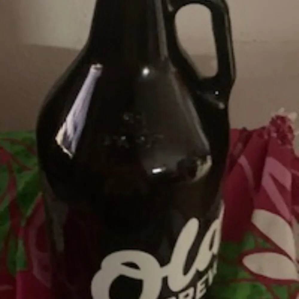 OLA BREW HAWAII KONA HILO TAP ROOMS HAWAII ISLAND 64 OZ DARK AMBER GLASS GROWLER
